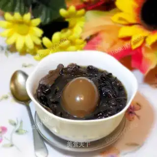 It's a red-tree egg