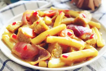 Curry baked pastry
