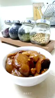 Soy-bean pig hoof