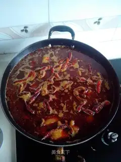Red-hot pig hoof pan