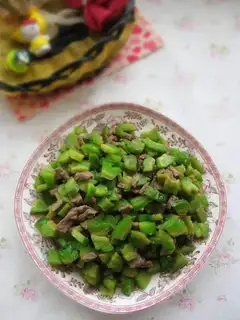 Bitter beef pellets