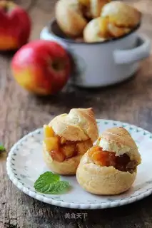 Cinnamon apple puff