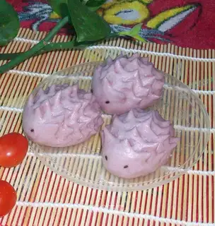 A hedgehog bun