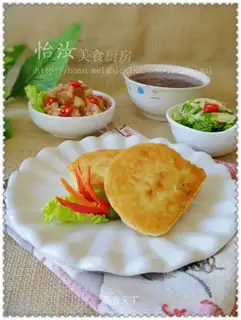 Eggs fried bun breakfast