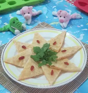 Moon shrimp cake