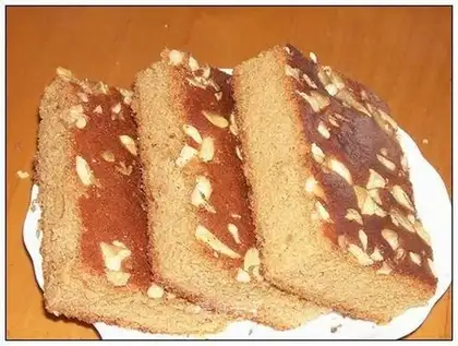 Red sugar walnut sponge cake