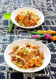 Hot cabbage makes a lot of meat
