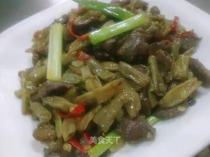 stir-fried chicken offal with sour beans