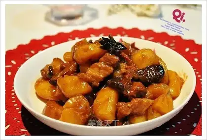 Stewed pork belly with potatoes