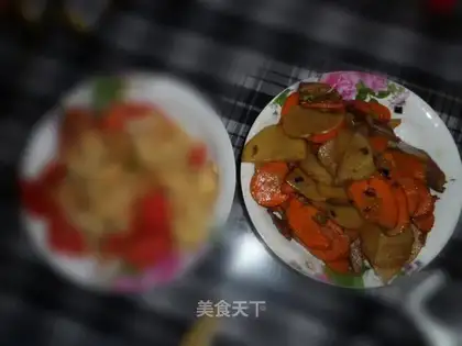 stir-fried pork with potatoes and carrot slices