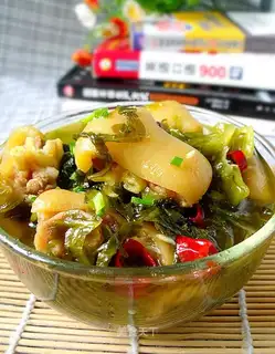 Stewed pork trotters with Chinese cabbage