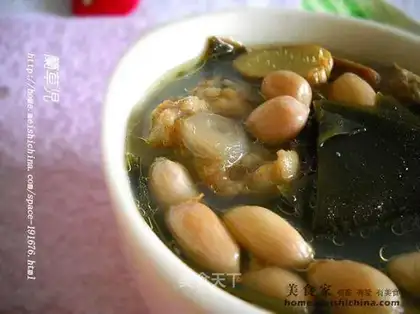 Stewed dragon bone with peanuts and seaweed