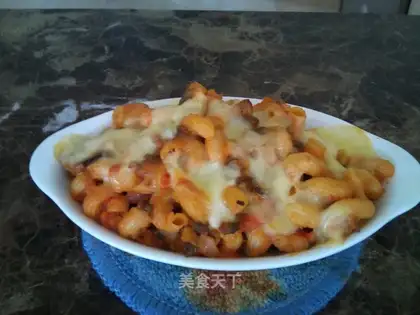 Pasta baked with cheese