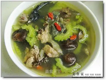 Mushrooms and balsam pear and black chicken soup