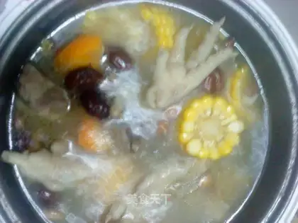 Ribs, chicken and melon soup