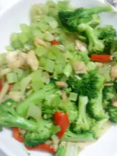 stir-fried broccoli with parsley