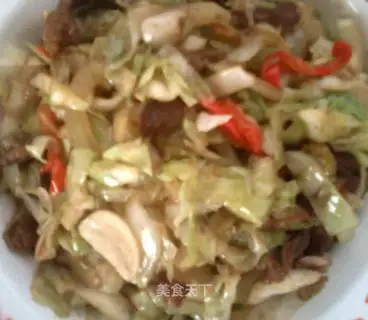 Sauteed pork slices with cabbage