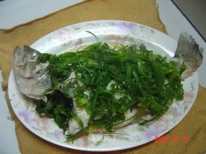 Cantonese steamed perch
