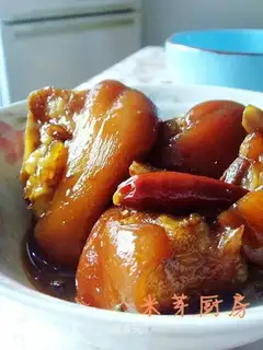 braised pork knuckle in red