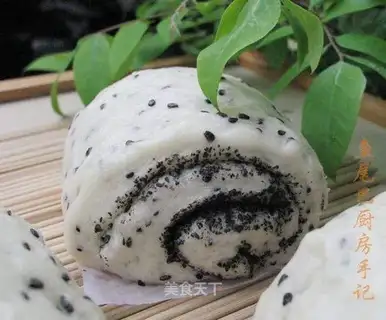 Black sesame steamed buns