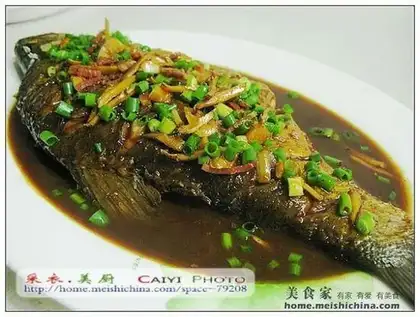 Braised bream fish
