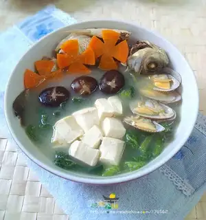Crucian carp and pumpkin seedling soup