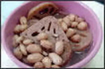 Lotus root and squid tube bone soup