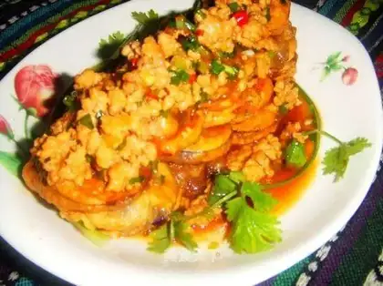 Eggery cake with meat sauce