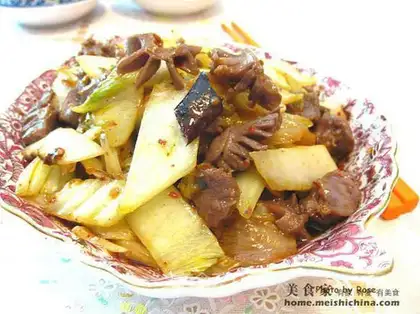 stir-fried spicy cabbage with chicken gizzards and flowers