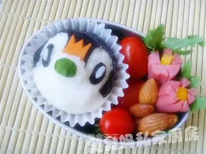 Cute rice balls, penguins, beans