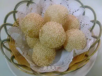 Lotus paste sesame ball