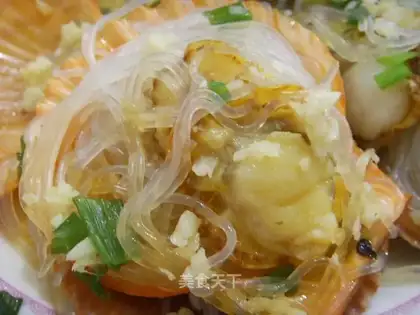Steamed scallops with vermicelli