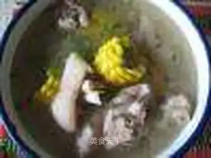 Corn pork knuckle soup