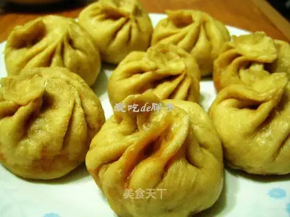 Steamed buns with radish and shrimp
