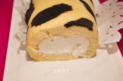 Leopard cake roll