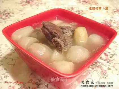 Stewed radish with salted pork bones