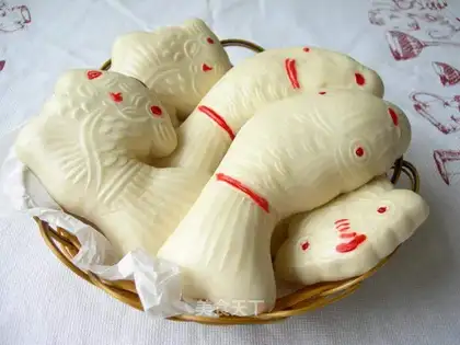 Carp steamed buns