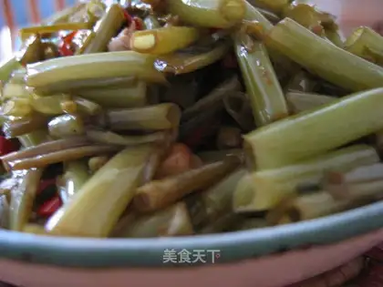 Hot and sour water cabbage stems