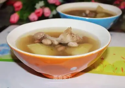 Pumpkin peanut pig soup