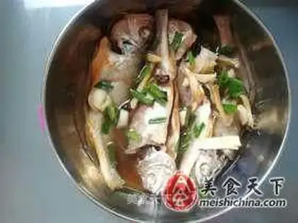 Cleaning up onions, little butterfish