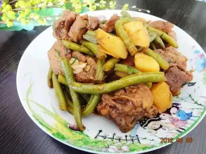 Chestbone and potatoes