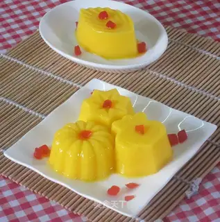 Cool mango pudding
