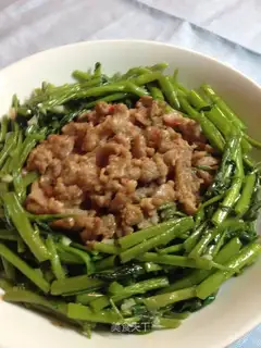 Salmon and lamb emptiness
