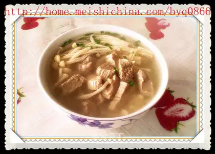 Golden pins and mushroom beef soup