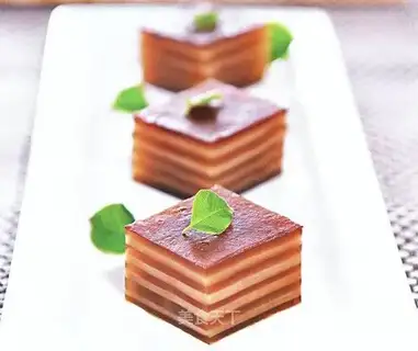A thousand layers of red date cake