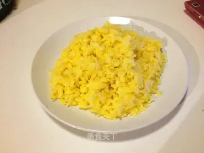 Simple golden egg fried rice