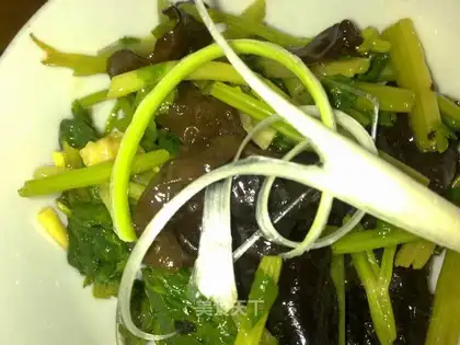 Celery mixed with black wood