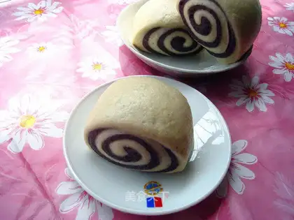 Double-coloured rice buns