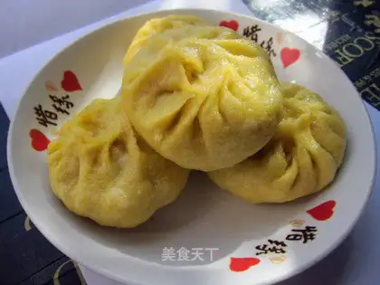 Yellow pasta bun