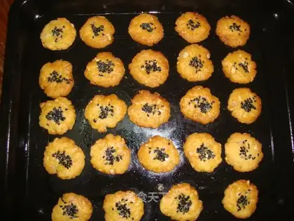 Peanut peaches
